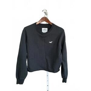 Hollister Women's Black Crewneck Sweatshirt Small